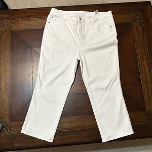Chico’s white cropped jeans Size 3.5 (18)
